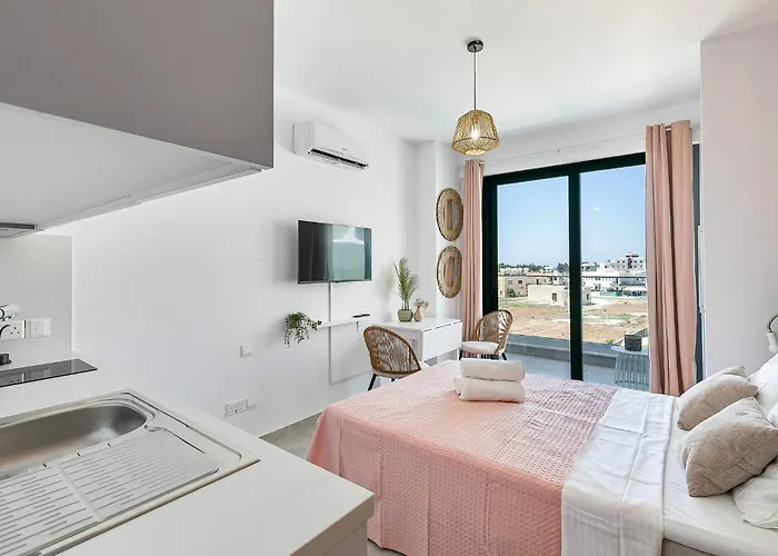 New Coral + Pool & Sauna Apartmán Paphos