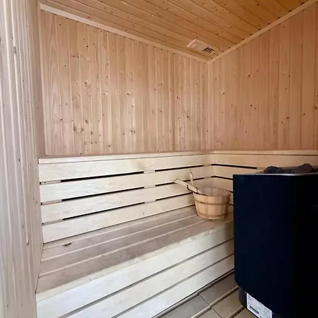 New Coral + Pool & Sauna Apartament Pafos