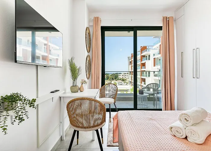 New Coral + Pool & Sauna Apartamento