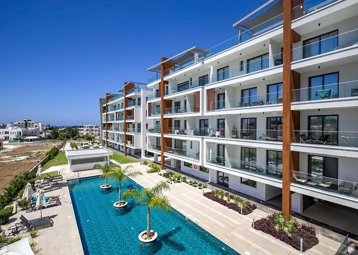 New Coral + Pool & Sauna Appartement Paphos